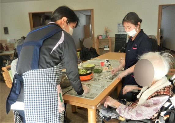 料理準備中のラウンジ