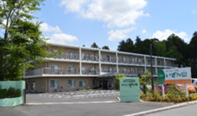 広々とした建物外観