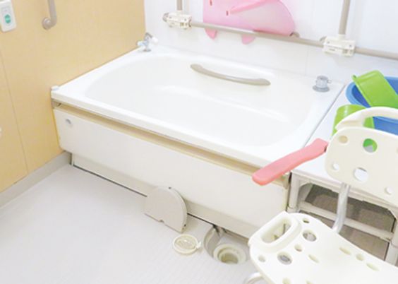 使いやすい浴槽の浴室  