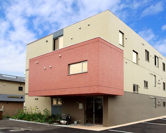 温かみのある建物外観