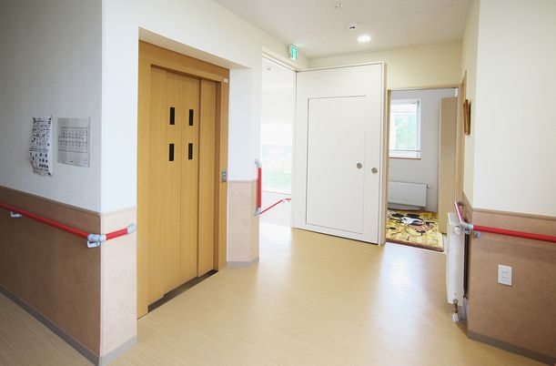 安全な移動が特徴の廊下