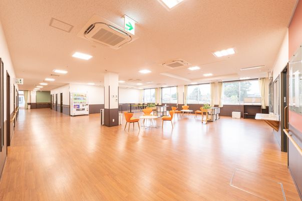 広々としたラウンジ