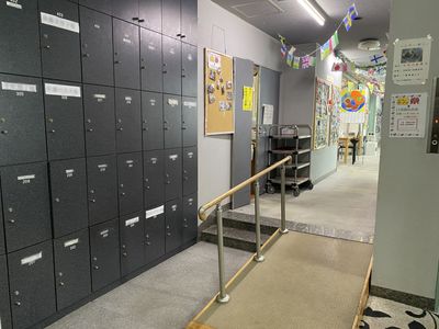 手すり付き廊下