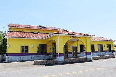 カラフルな建物外観