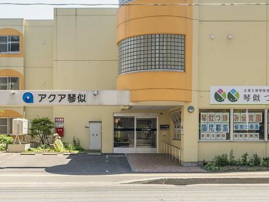 入口と建物の外観