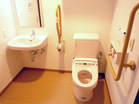 バリアフリー設計のトイレ