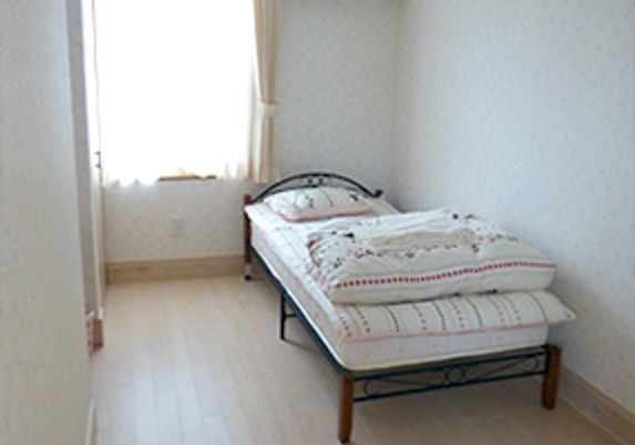 光が差し込む居室