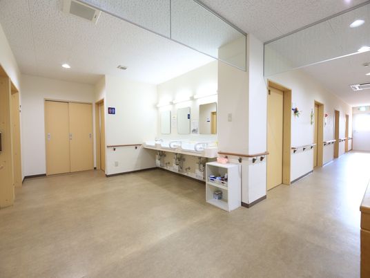清潔な廊下と手洗い場