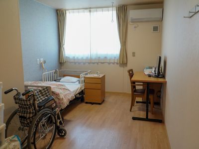 居室と車椅子の様子