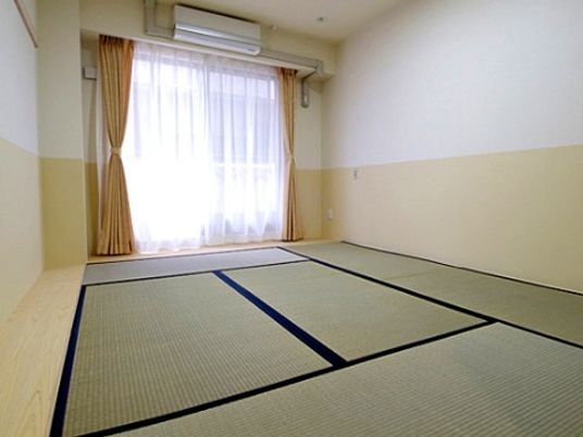 和室の明るい居室