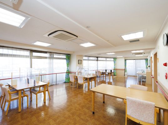 共用の明るい食堂