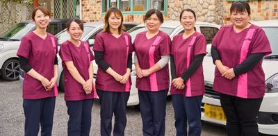 スタッフが集う屋外