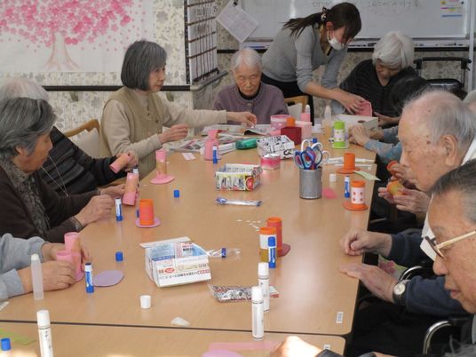 多目的室での手工芸活動