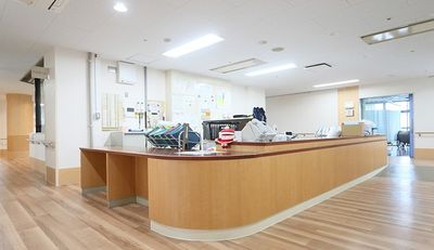 明るい介護施設のフロント