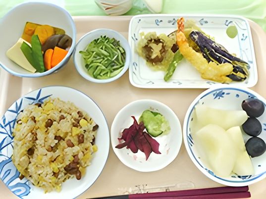 彩り豊かな食事の風景