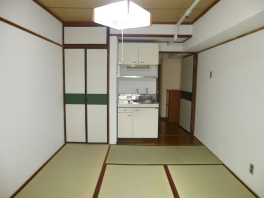 和室とキッチンの空間