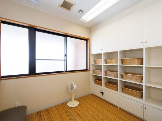整頓された洋室の一角