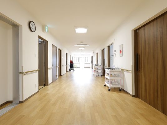広々とした綺麗な廊下