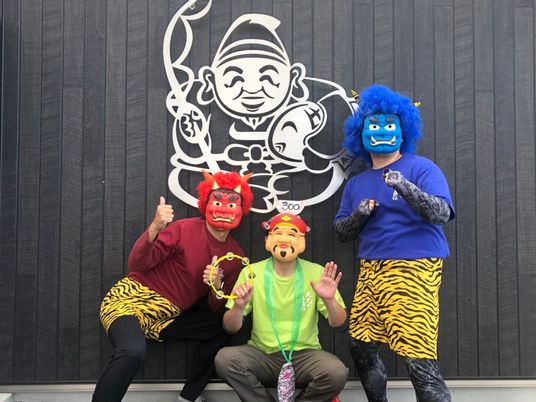イベントに参加する人々