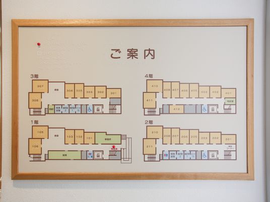 施設の案内図が掲示されている