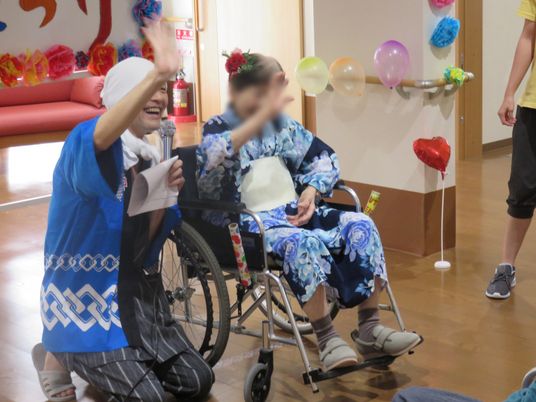 楽しそうな広間