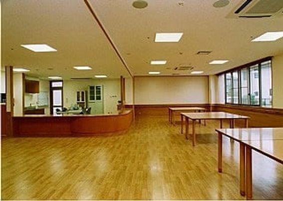 自然光が入る共有スペース