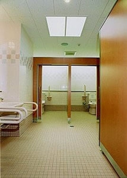 広々としたトイレ空間