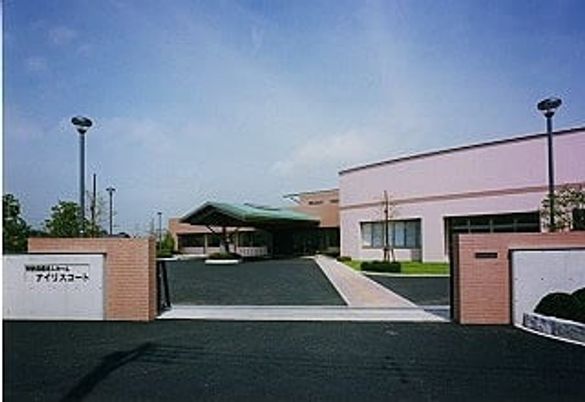 開放的で広々とした門