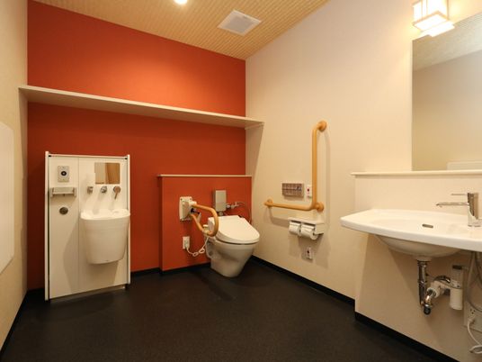 バリアフリーなトイレ空間