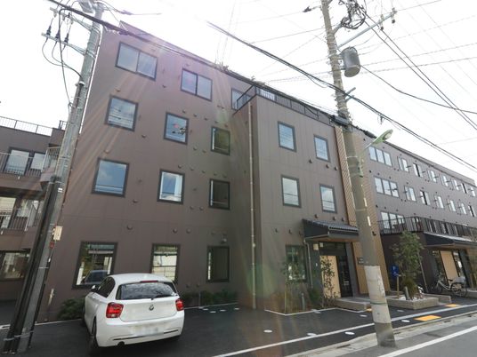 現代的な建物の外観