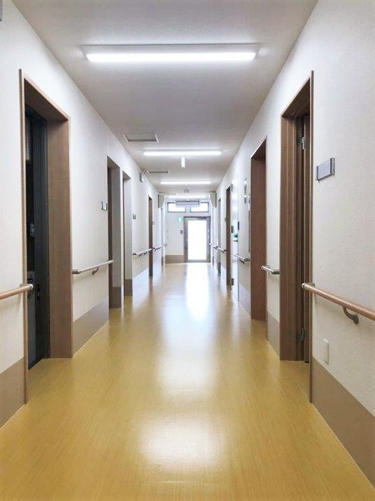 清潔で明るい廊下