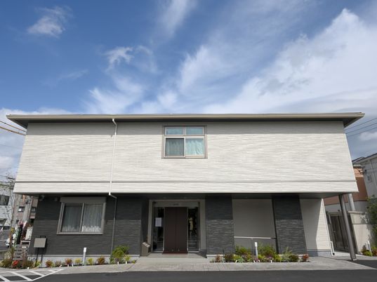 新しい建物の外観