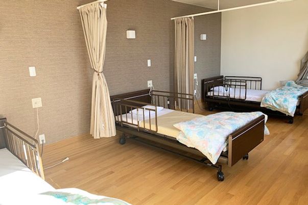 ベッド3台の居室