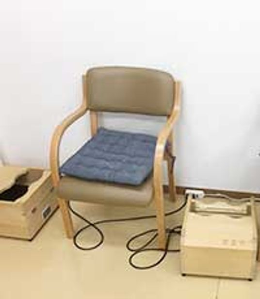 落ち着いた椅子のある部屋