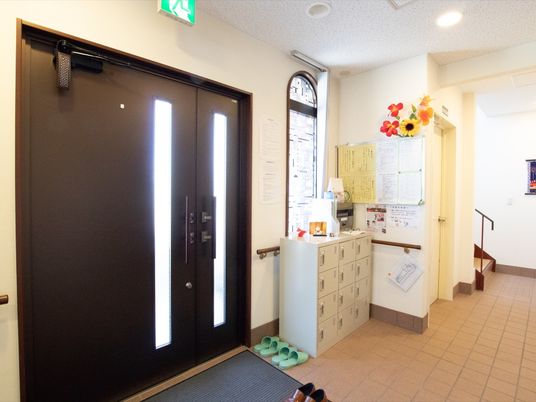 エントランスに置かれた案内所
