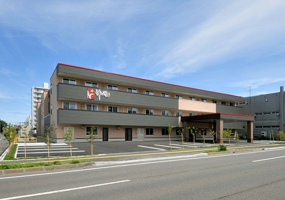 落ち着いた外観の建物