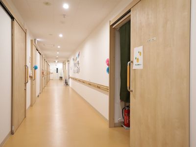清潔感ある明るい廊下