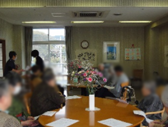 和やかな雰囲気の室内