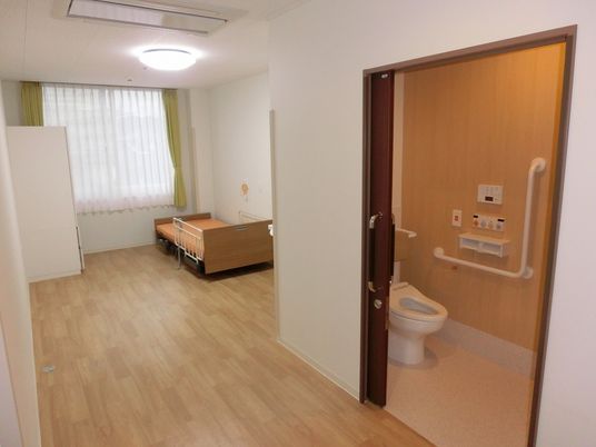 清潔な個室とトイレ付き