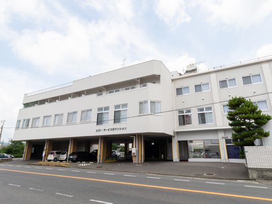 清潔な外観の建物正面