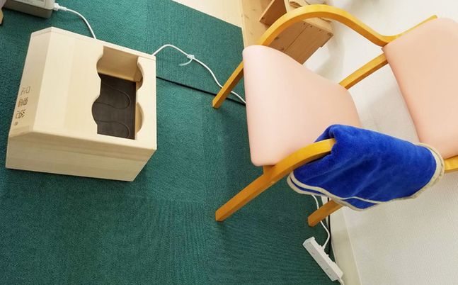 くつろぎの椅子と足元