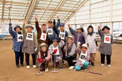 楽しく活動する人々