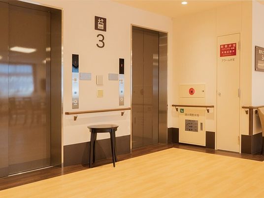 清潔なエレベーターホール