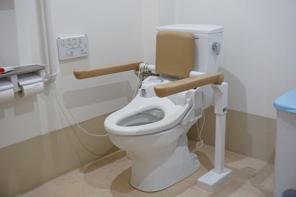 手すり付きトイレ施設
