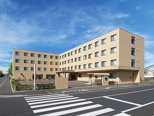 明るい日差しのエントランス