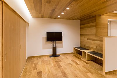 木の温もりを感じる部屋