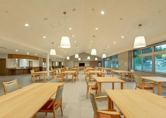 明るい空間の食堂