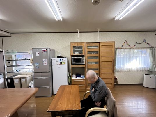 電子機器が置かれた部屋