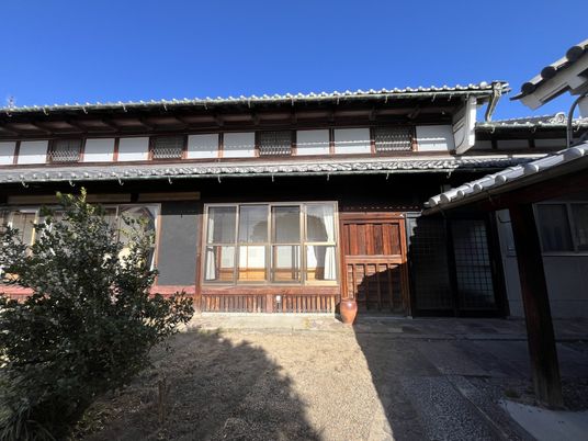 自然光が入る中庭  