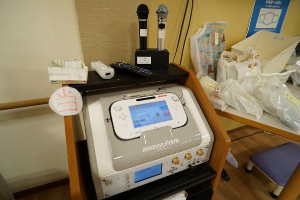 カラオケ装置とマイク